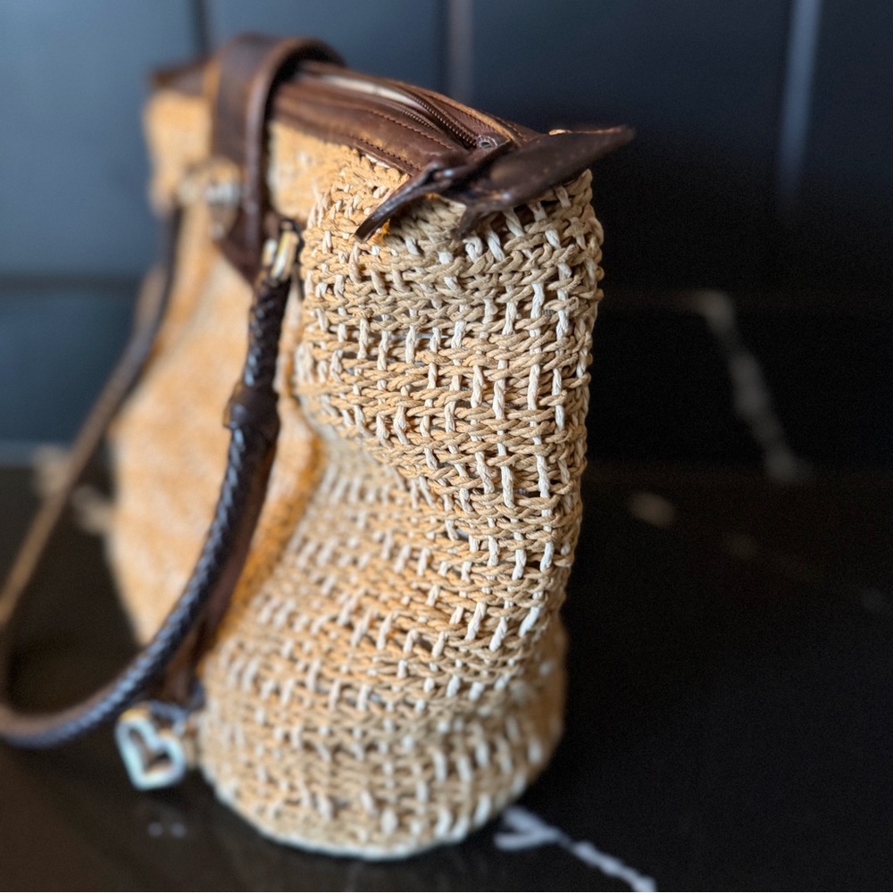 Brighton Straw Woven Tote Brown Leather Heart Charm Bag - Picture 4 of 12